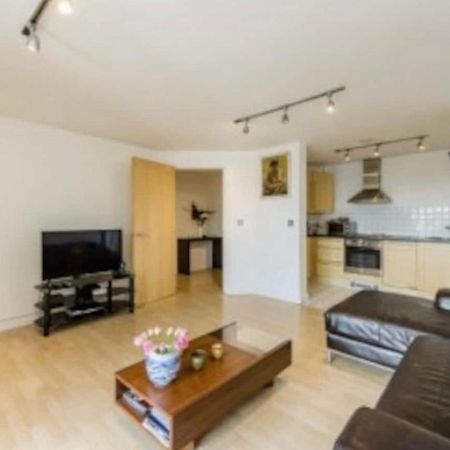 Centrally Located Flat - Battersea Park Road 런던 외부 사진