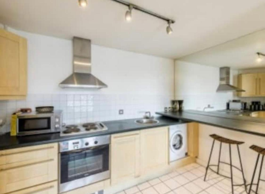 Centrally Located Flat - Battersea Park Road 런던 외부 사진