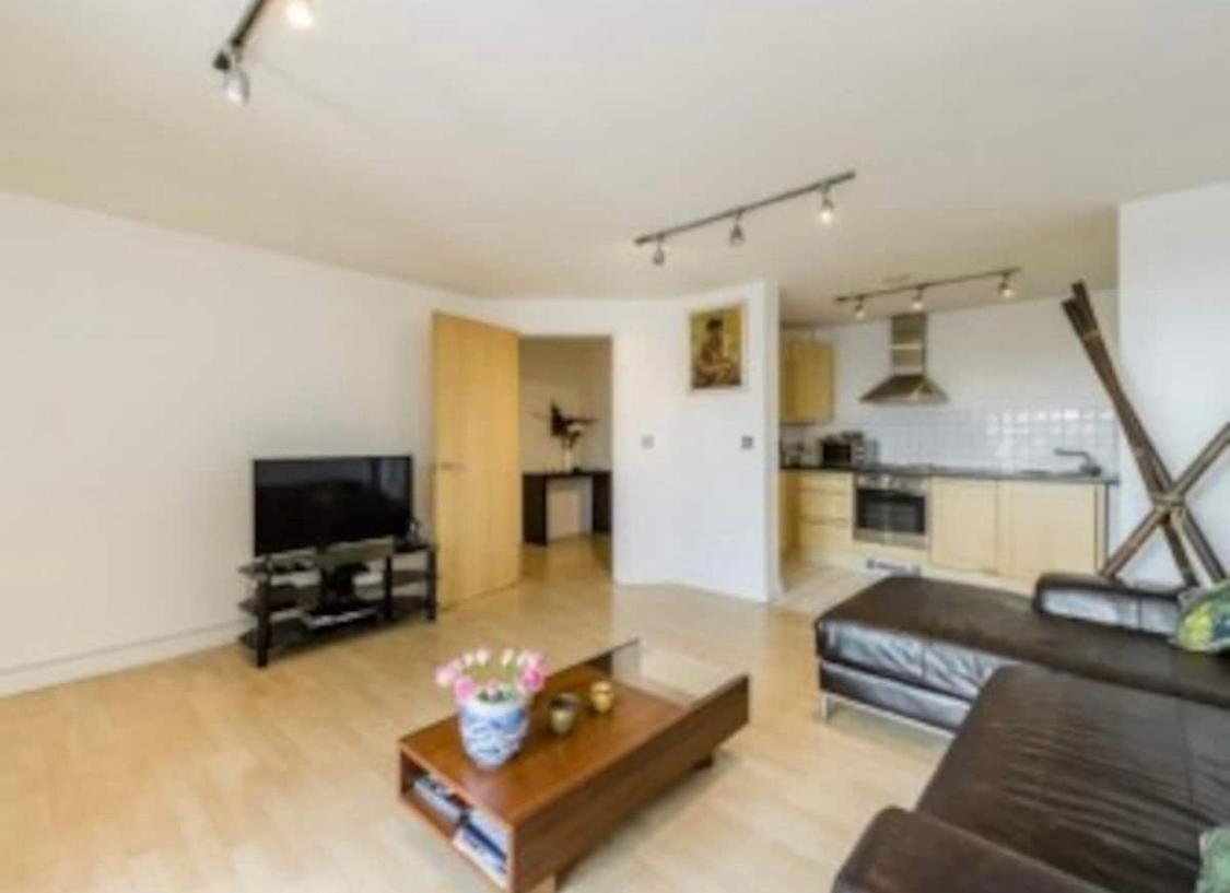 Centrally Located Flat - Battersea Park Road 런던 외부 사진